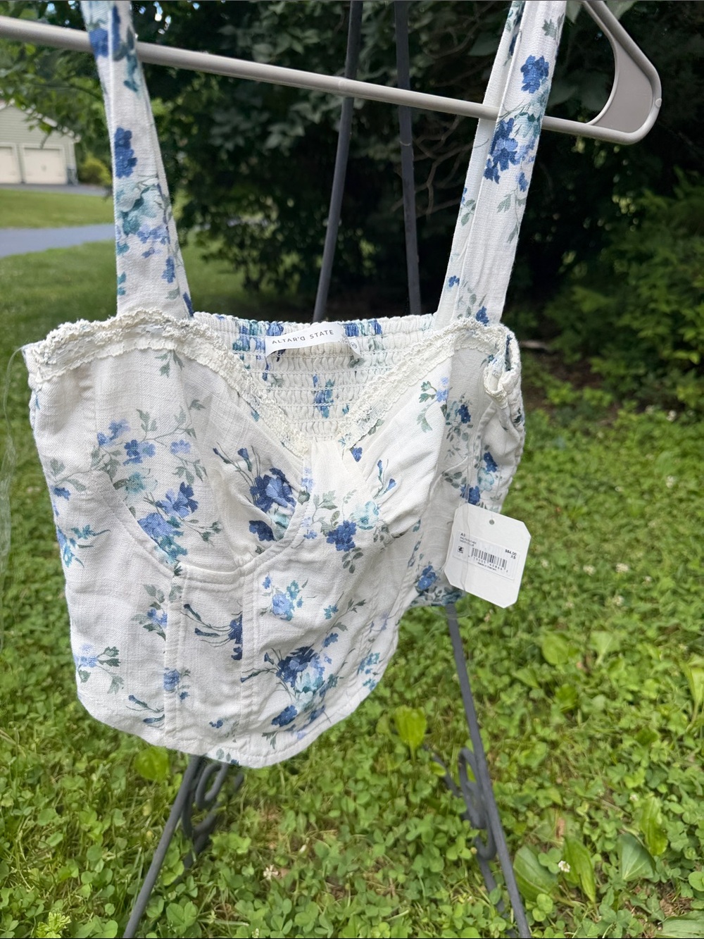 Altar'd State NWT 🦋White Floral Cropped Tank with Blue Flowers